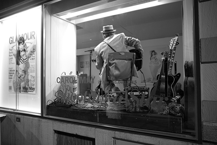 Bar and Guitar im Kiosk Tabak 2016